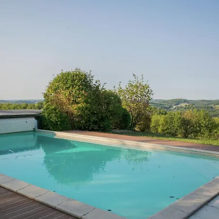 Casa vacanze Beautiful Holiday In Mauroux With Swimming Pool