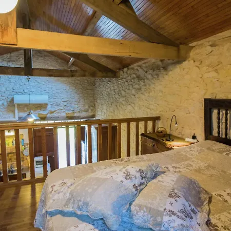 Beautiful Holiday In Mauroux With Swimming Pool Casa vacanze